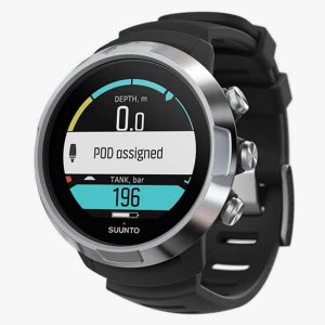 ss050190000-tauchcomputer-suunto-d5-black-perspective-view-pod-pairing-01.jpeg